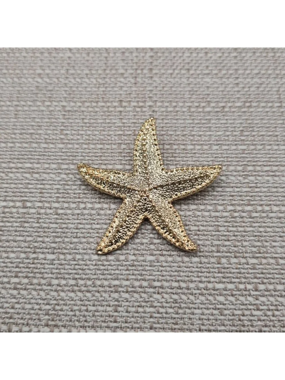 Gold Textured Starfish Brooch - Vintage Ocean Inspired Pin Brooch B1434